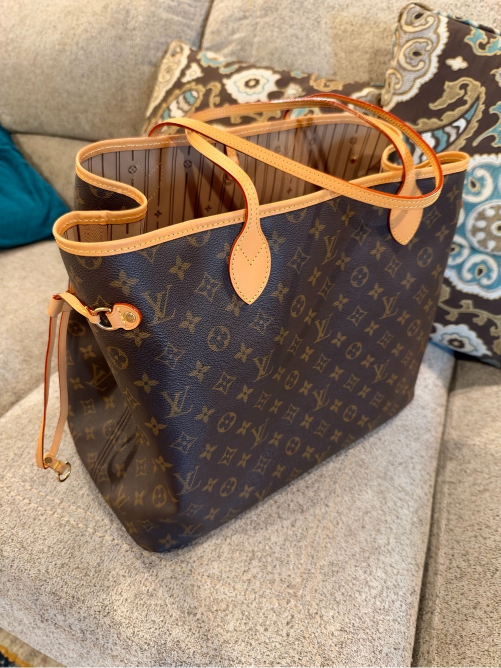 Louis Vuitton gm size 40cm